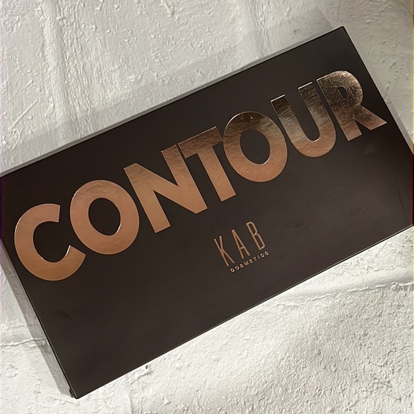 KAB Cosmetics CONTOUR PALETTE- Volume 1 - Picture 4 of 7
